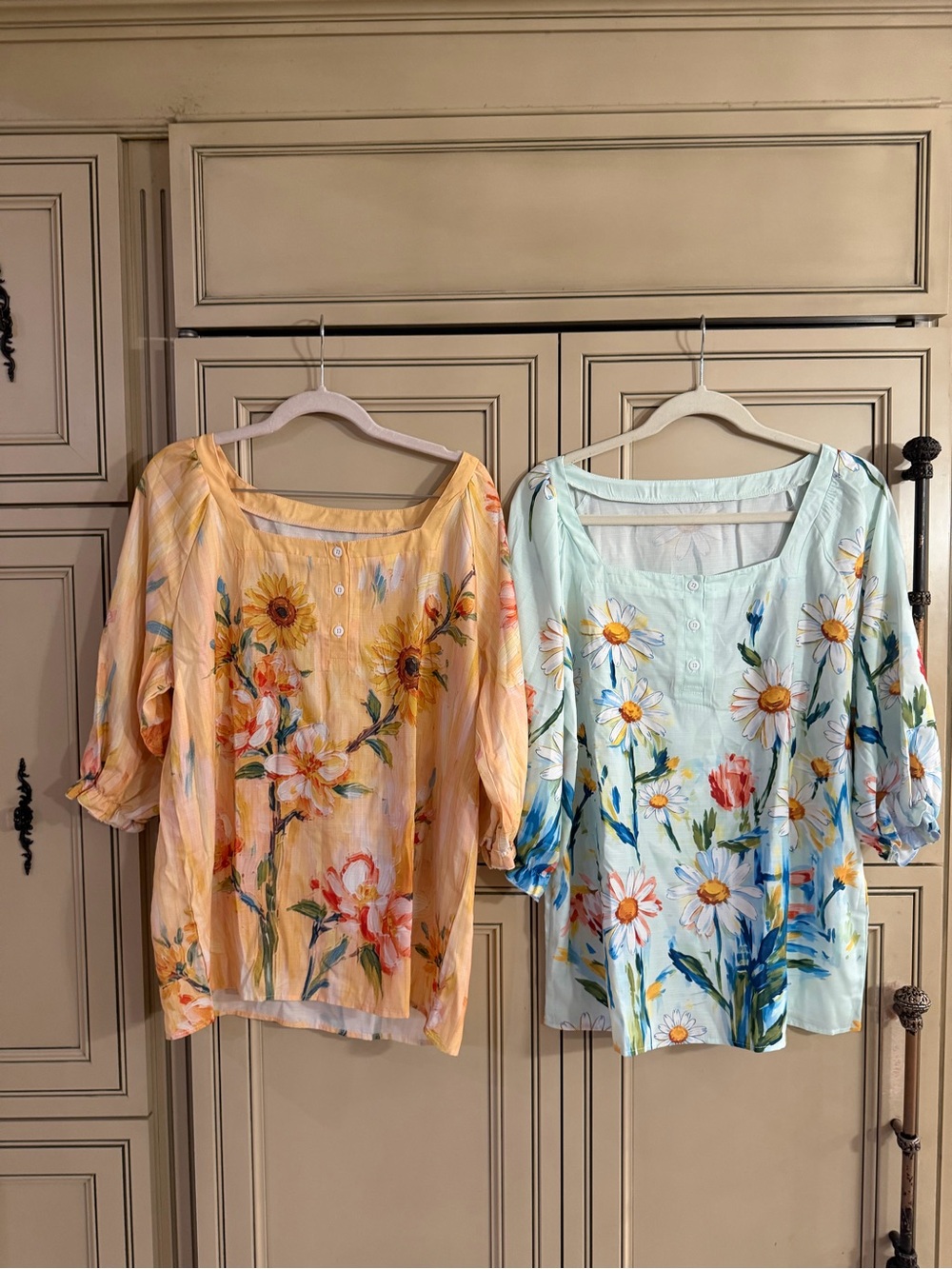 New Bundle 2 OUFISUN Watercolor Tops Blouses Floral Daisies Sunflowers Sz Med